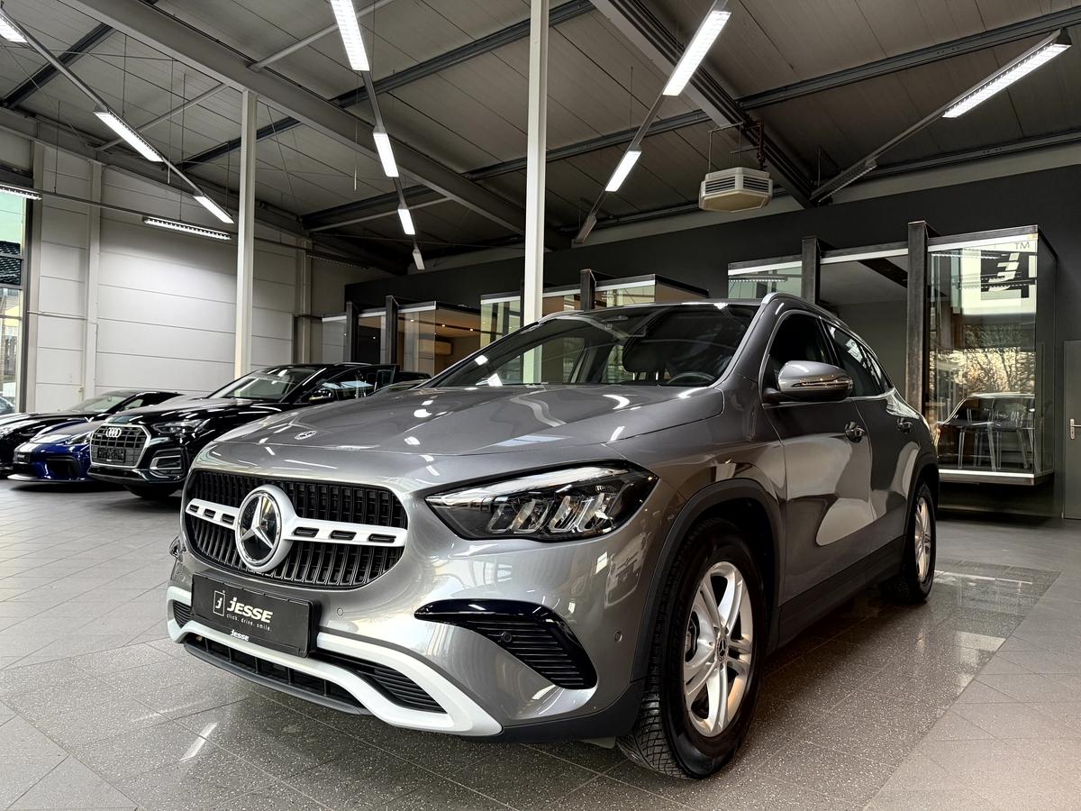 MERCEDES-BENZ GLA 200 7G-DCT Entry LED Distr+ MBUX R.Cam
