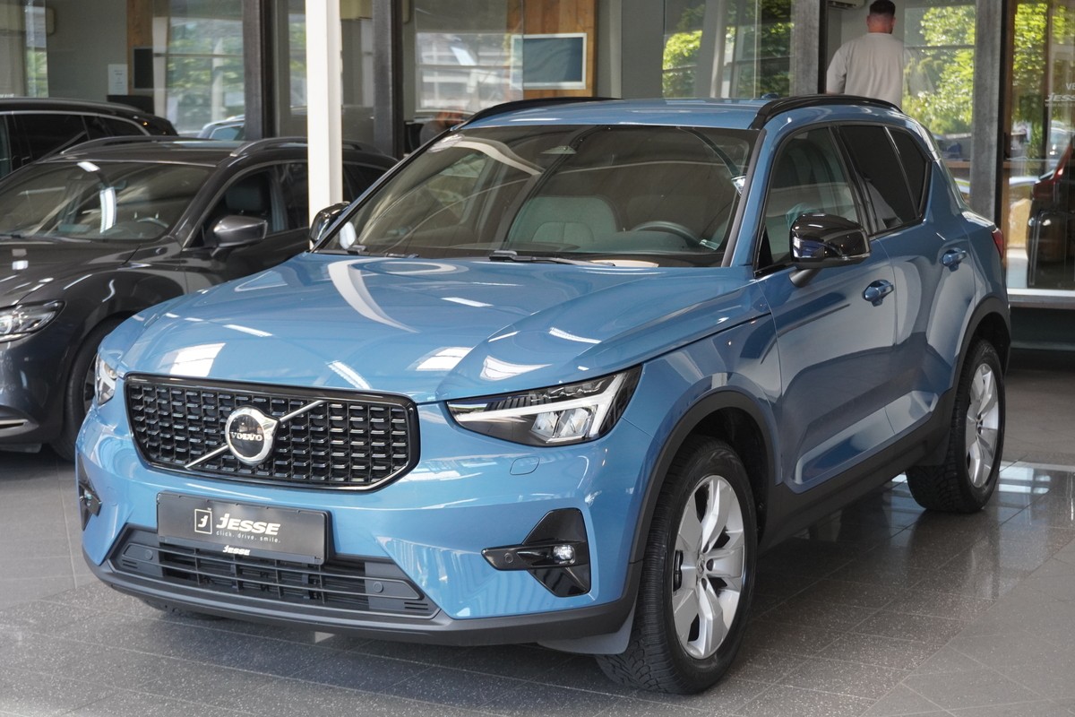 VOLVO XC40 B3 Plus Dark LED ACC R.Cam H&K CarPlay