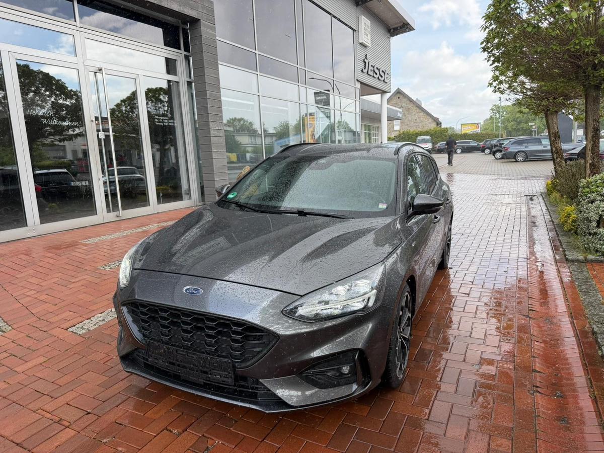 FORD Focus 1.5 EcoBoost ST-Line LED ACC R.Cam Navi Carplay