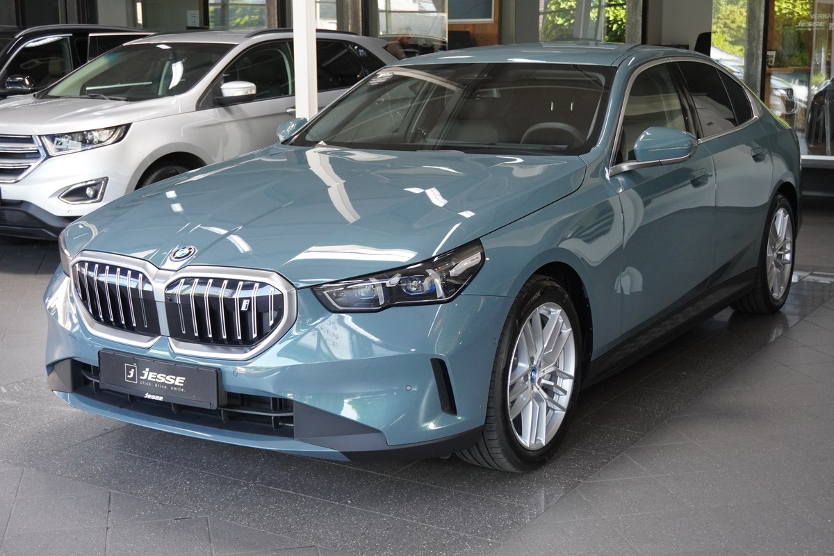 BMW i5 eDrive40 Limo. HUD Driving-Assistant Prof. 360