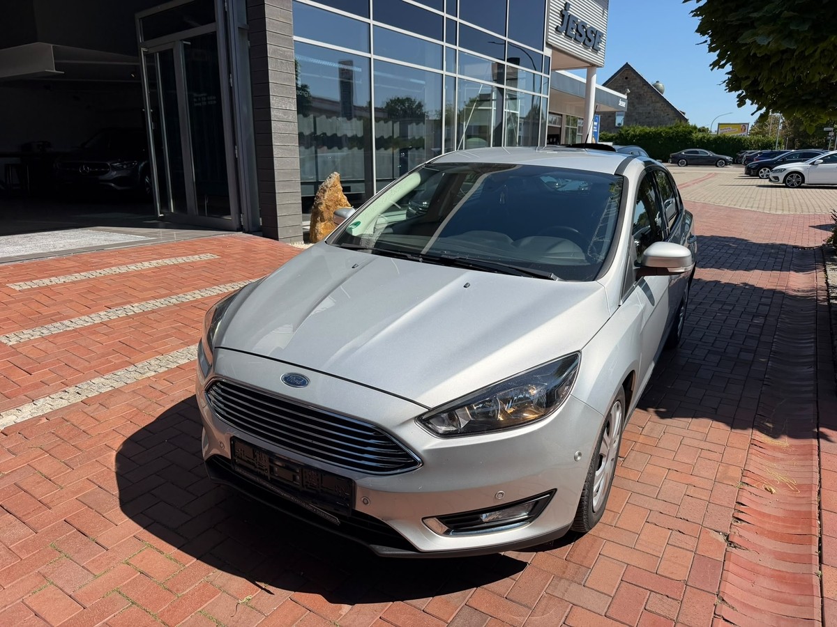 FORD Focus 1.5 EcoBoost Titanium Buisness Navi Temp PDC AHK