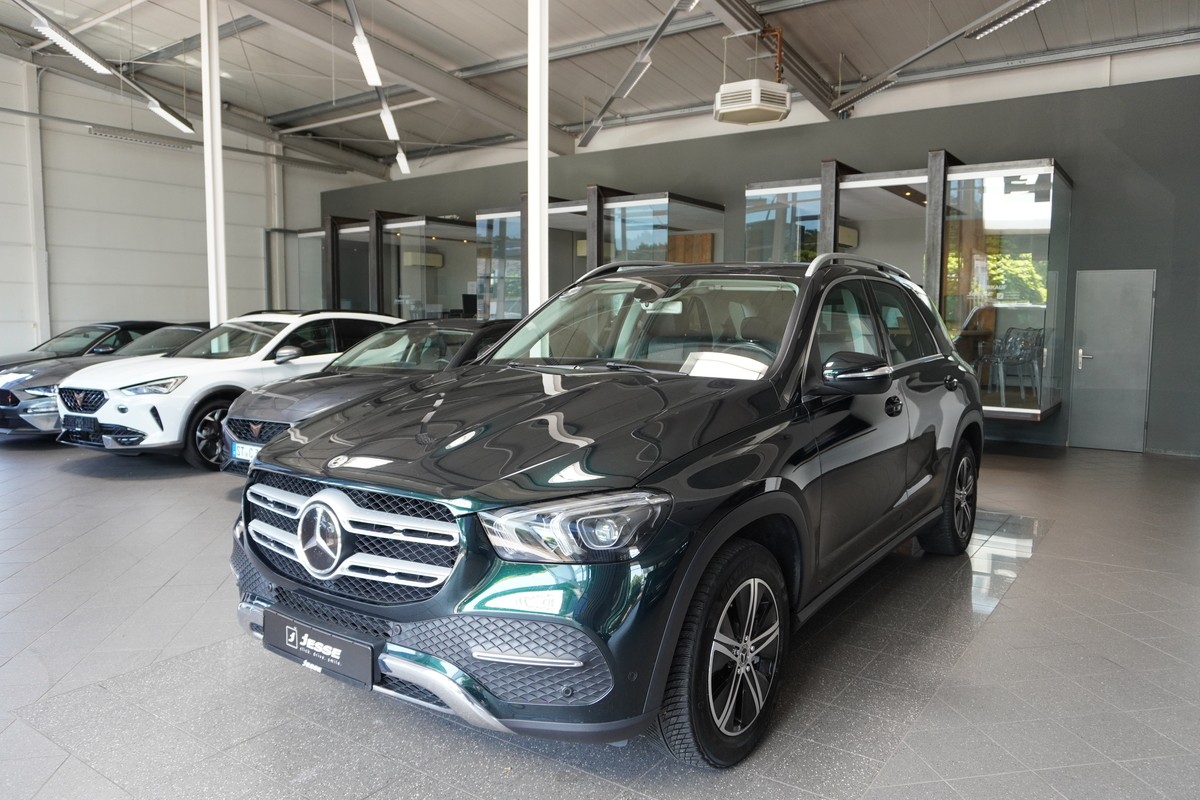 MERCEDES-BENZ GLE 300 d 4Matic LED Widescreen Distro.+ AHK schwe.